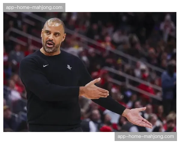 火箭外线防守强度提升,伊森史密斯侧翼组合效果显著