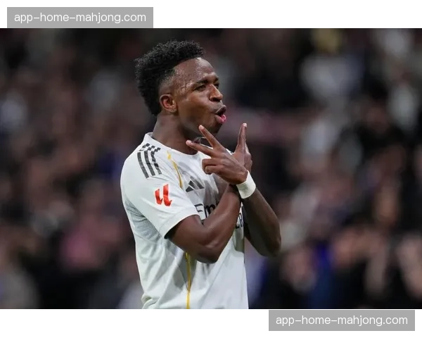 维尼修斯传球失误致丢球 皇马边锋攻防两端均失水准